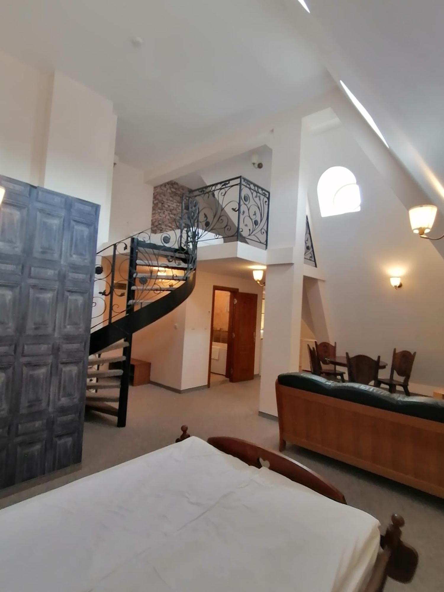 Hotel Aristokrat 奥布佐尔 外观 照片