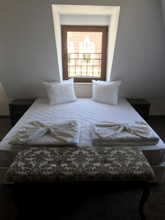 Hotel Aristokrat 奥布佐尔 外观 照片